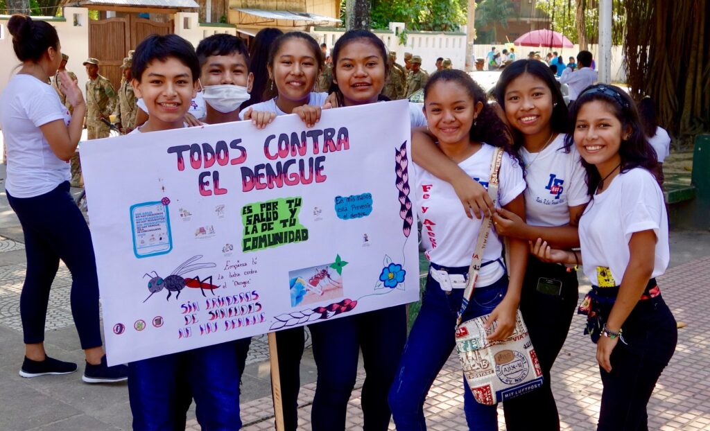 Unge i Rurrenabaque i Bolivia kalder til kamp mod myg